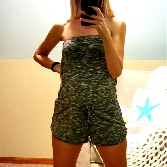 Essential Romper- Medium - Picture 2 of 6